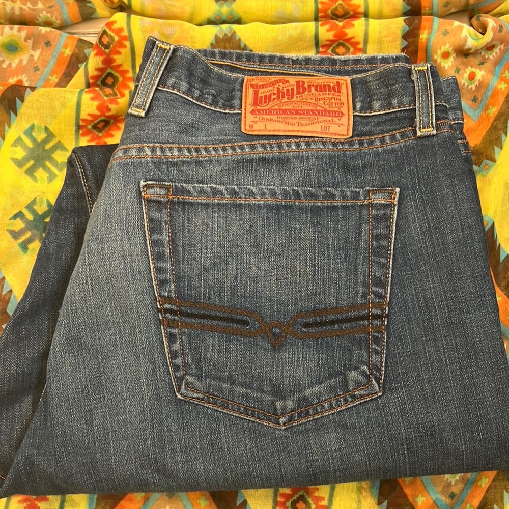 Lucky Brand Blue Jeans with Medium Wash and Distinctive Stitching